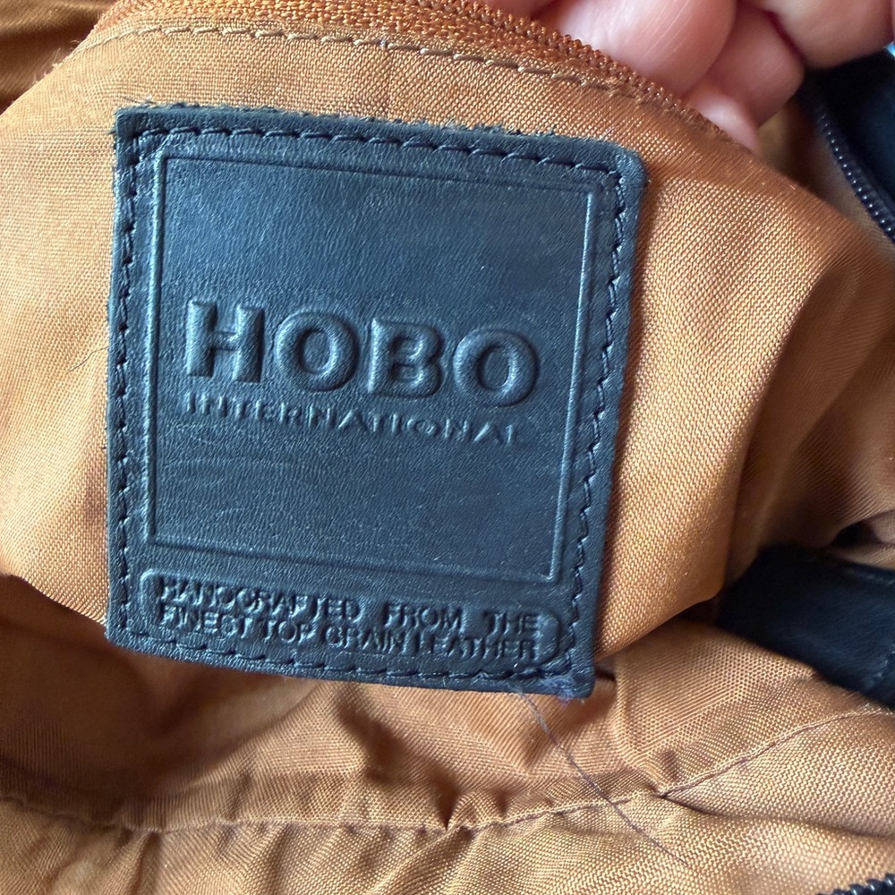 Hobo International leather tote and detachable crossbody strap in black - Picture 4 of 11